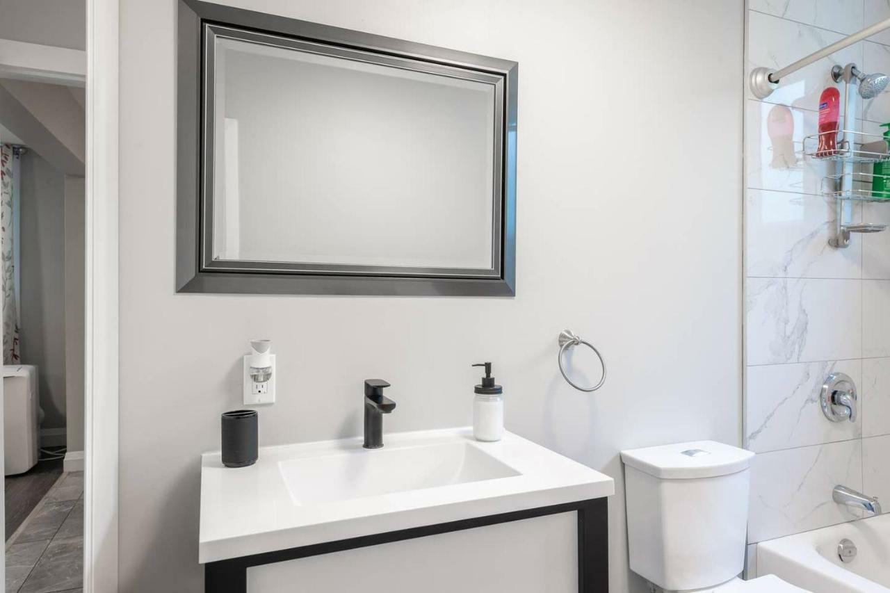 Entire 2 Bedroom Apartment Uptown Waterloo - E1 Luaran gambar