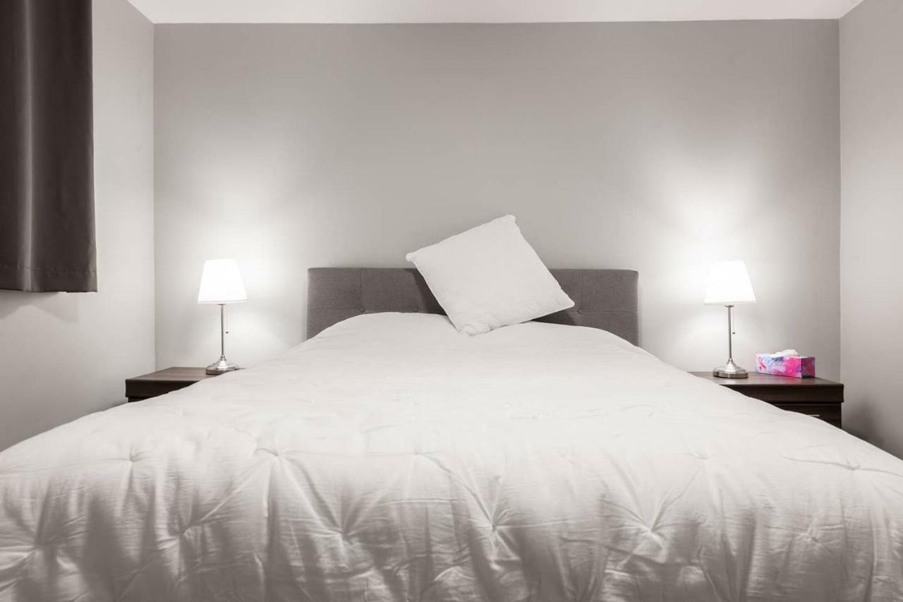 Entire 2 Bedroom Apartment Uptown Waterloo - E1 Luaran gambar