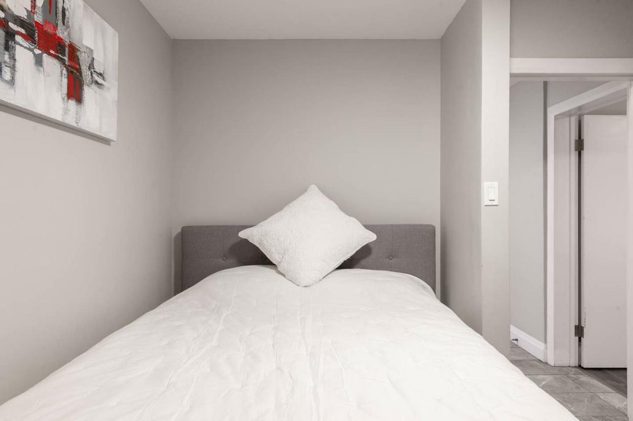 Entire 2 Bedroom Apartment Uptown Waterloo - E1 Luaran gambar