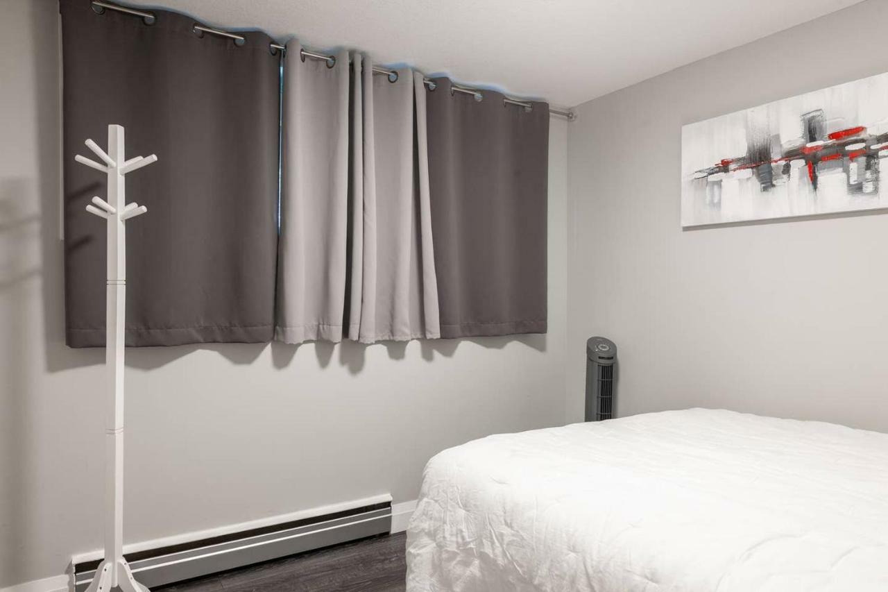 Entire 2 Bedroom Apartment Uptown Waterloo - E1 Luaran gambar